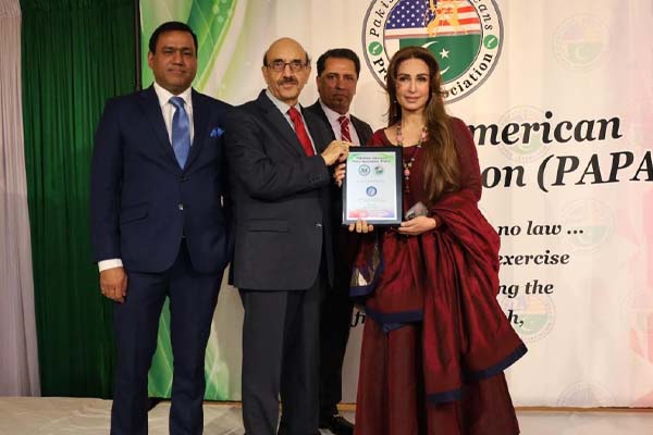 reena received award